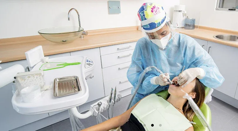Clínica Dental Alwa | Implantes Dentales | Periodoncia | Rehabilitación Oral / Odontología Estética