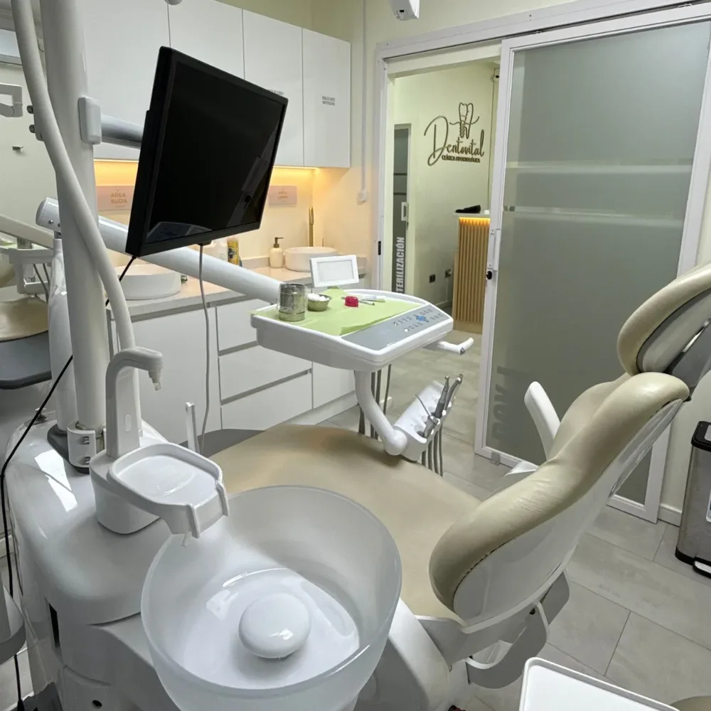 Clínica Dentovital. Urgencias/Ortodoncia/Endodoncia/implantes/Botox/Ac Hialuronico/Prótesis.