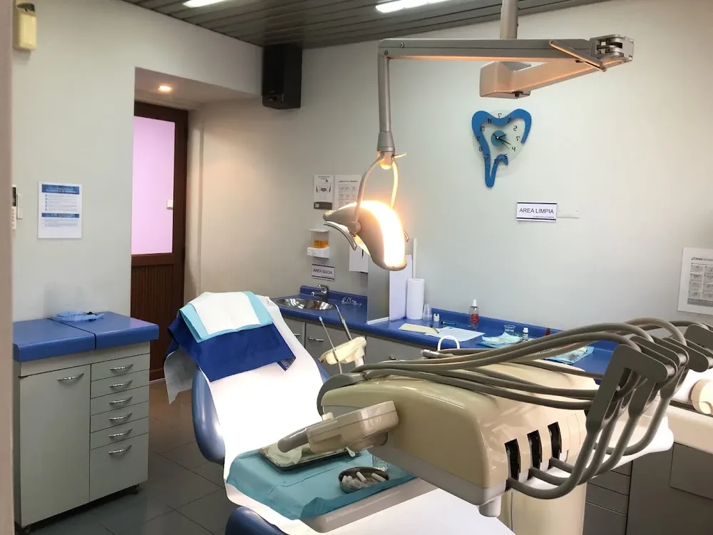 CLÍNICA SALUD DENTAL Dra Paula Viveros