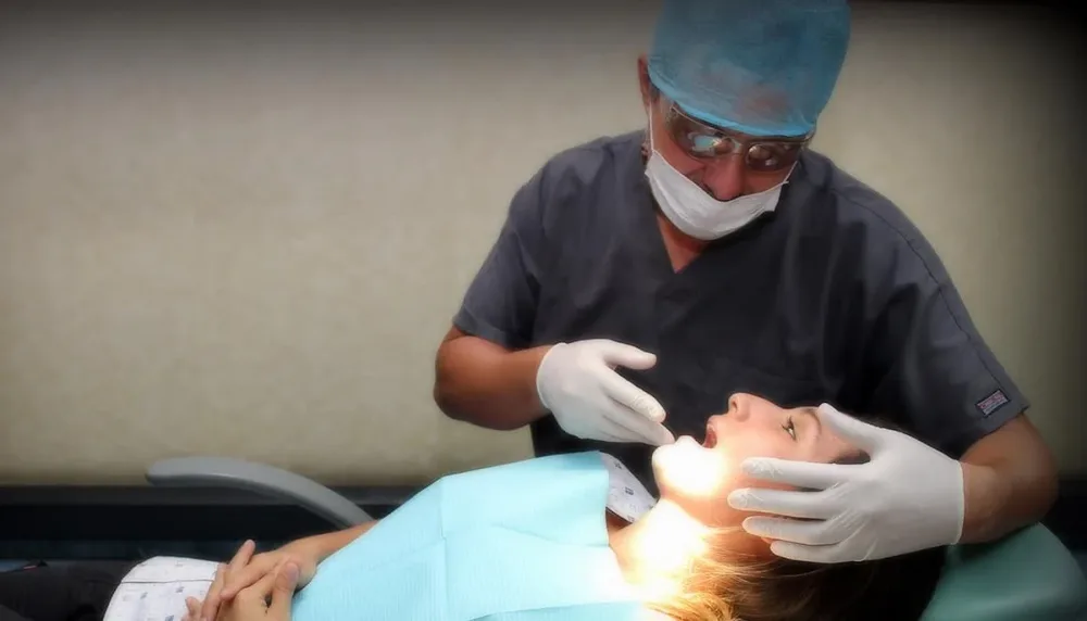 Juan Bugueño Cirujano Maxilofacial y Urgencia Dental